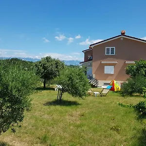 Apartman Mestrovic, Lopar